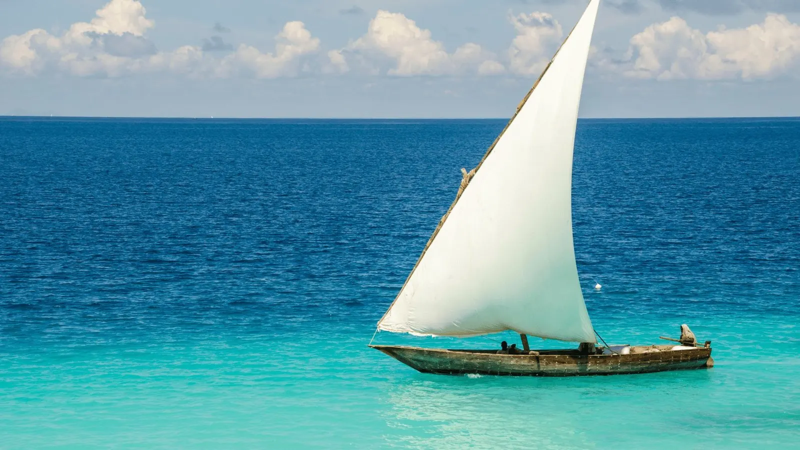 Segelboot im Meer